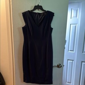 Black Halo V-Neck Sleeveless Navy Sheath Dress